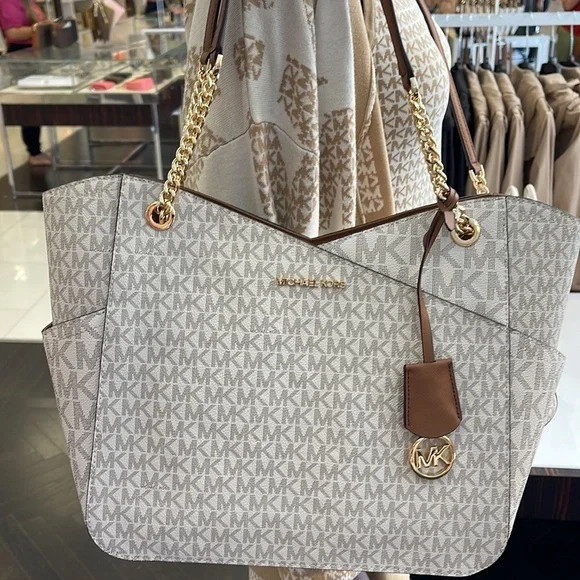 Michael Kors Jet Set Travel Large Chained Tote Shoulder Bag MK Vanilla 
NWT - Picture 14 of 16